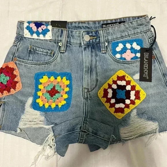 NWT Blank NYCBarrow Jean shorts with crochet details sz 25